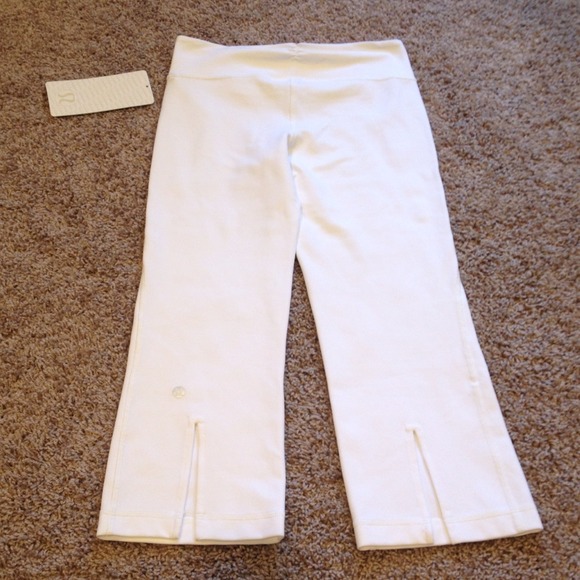 🚫SOLD in Bundle🚫White gather and crow crops - Picture 4 of 4