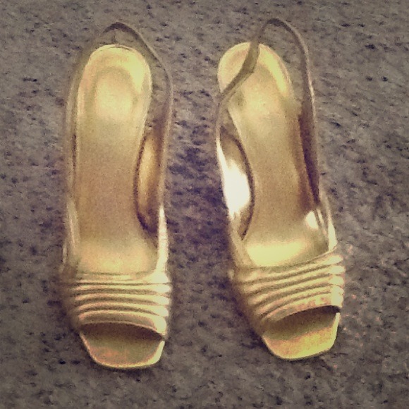 Great Nine West gold heels!