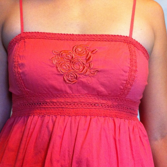 SOLD IN BUNDLE Coral dress embroidery and crochet - Picture 3 of 4