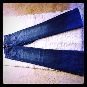 Research And development flare jeans size 25
