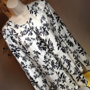 SALE! Fantastic Silky Leaf Print Blouse NWT