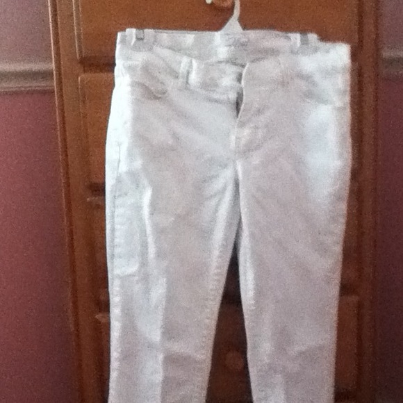 Old Navy white Capri jeans