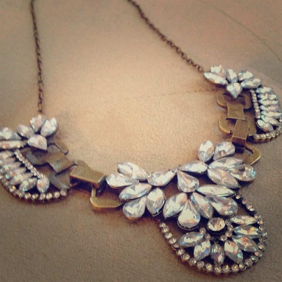 Jewelry - 🎉2X Host Pick🎉⚡SALE⚡Crystal Statement Necklace