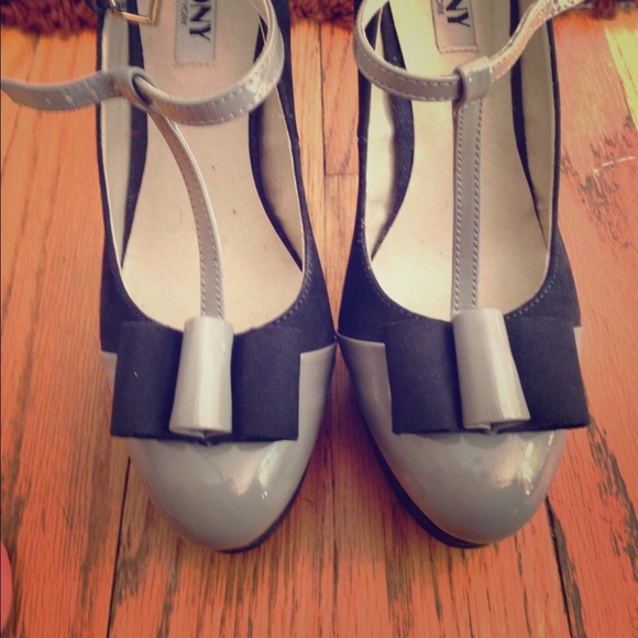 Super cute bow front shoe.
