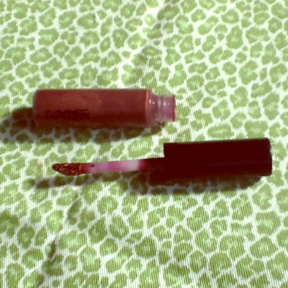 MAC AUTHENTIC LIPGLASS IN 4N