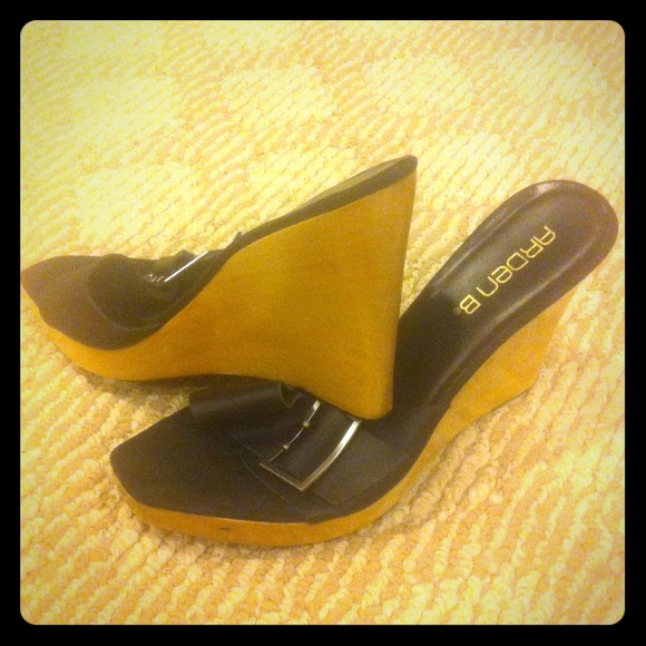 Arden B heels black