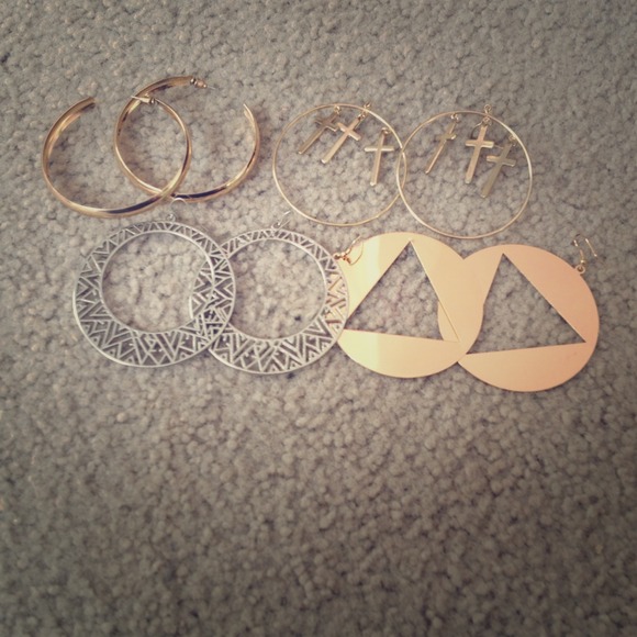 4 pairs of earrings + grey vest
