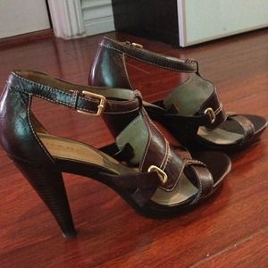 Tahari brand new shoes size 8