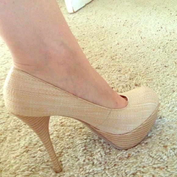 Bamboo Nude Pumps! NEW