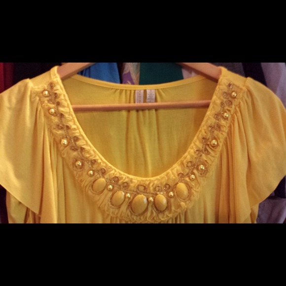 ☆☆SOLD☆☆Bright Yellow Beaded Top 💛 - Picture 3 of 4