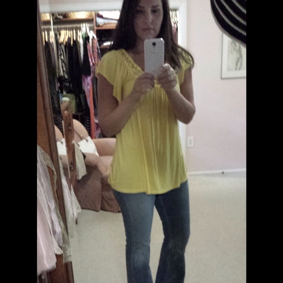 ☆☆SOLD☆☆Bright Yellow Beaded Top 💛 - Picture 4 of 4