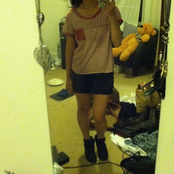 🔥SOLD🔥BDG slightly cropped red tee - Picture 2 of 4