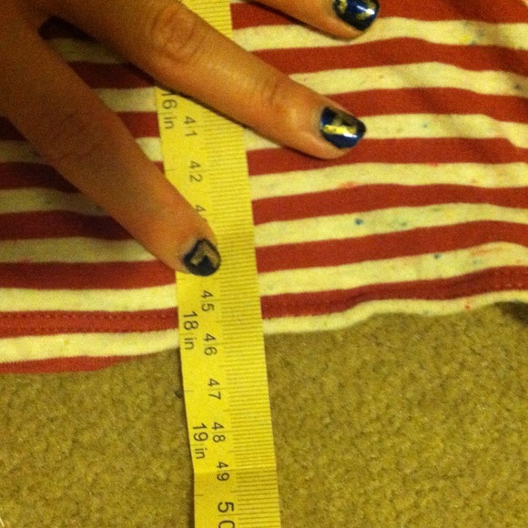 🔥SOLD🔥BDG slightly cropped red tee - Picture 4 of 4