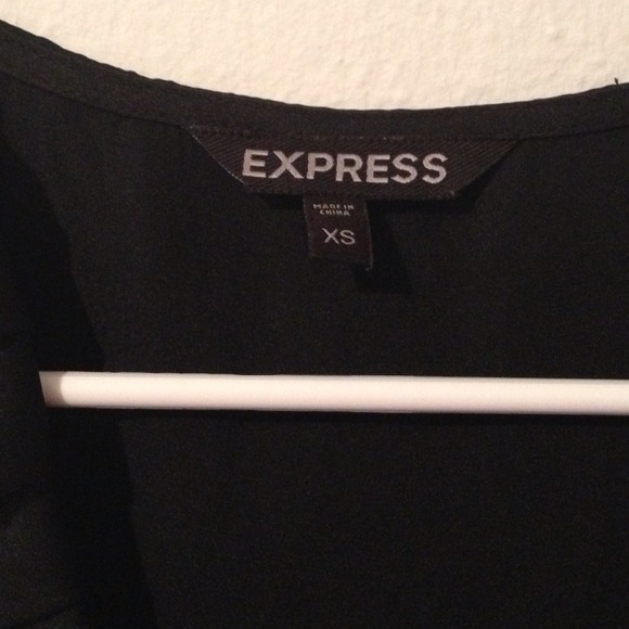 ❌❌SOLD in bundle❌❌Express blouse - Picture 3 of 4