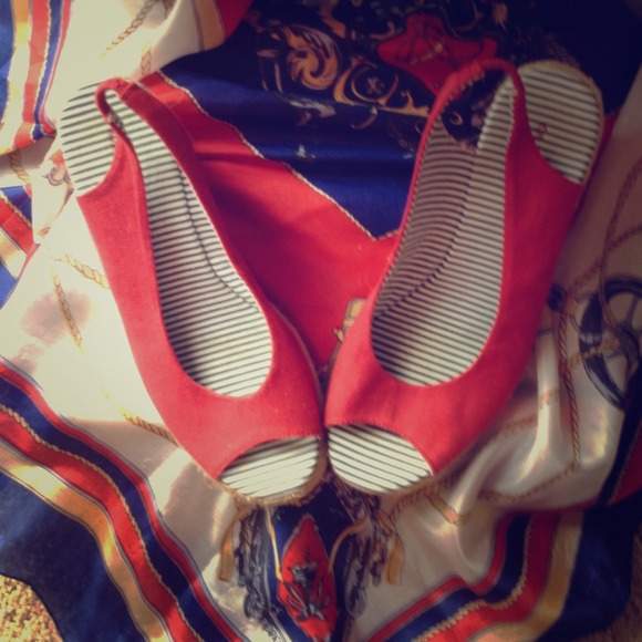 Red canvas wedges