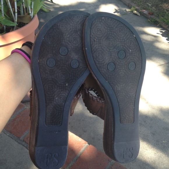 🚨SOLD IN BUNDLE🚨Rainbow🌈 sandals... - Picture 4 of 4