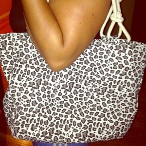 Grey/bulk leopard print tote