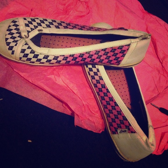 ETNIE FLATS!