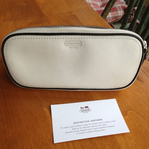 COACH sunglass case 👓