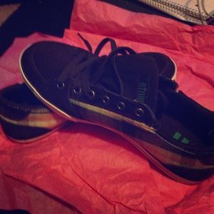 BROWN PLAID ETNIES! NEVER WORN NWOT!