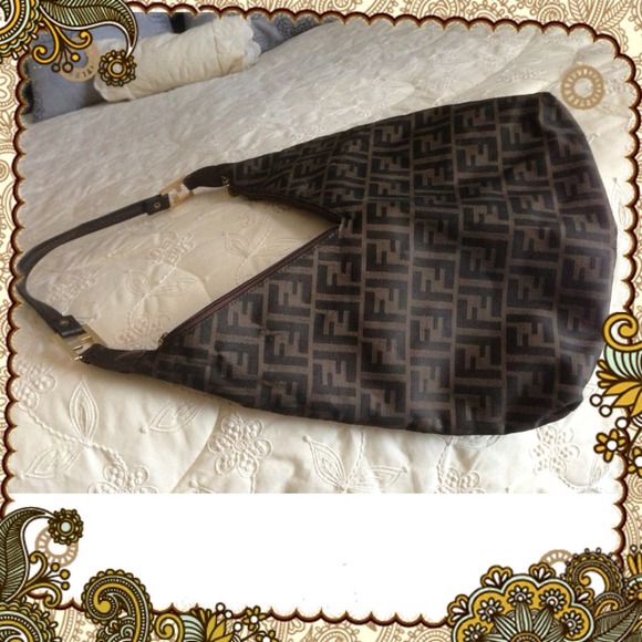 🎀🎀FENDI SHOULDER BAG🎀🎀