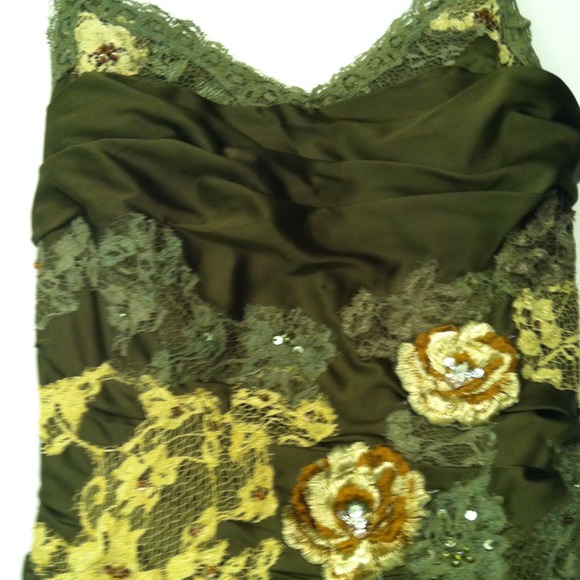 Beautiful forest green dress with a touch of lace - Picture 2 of 3