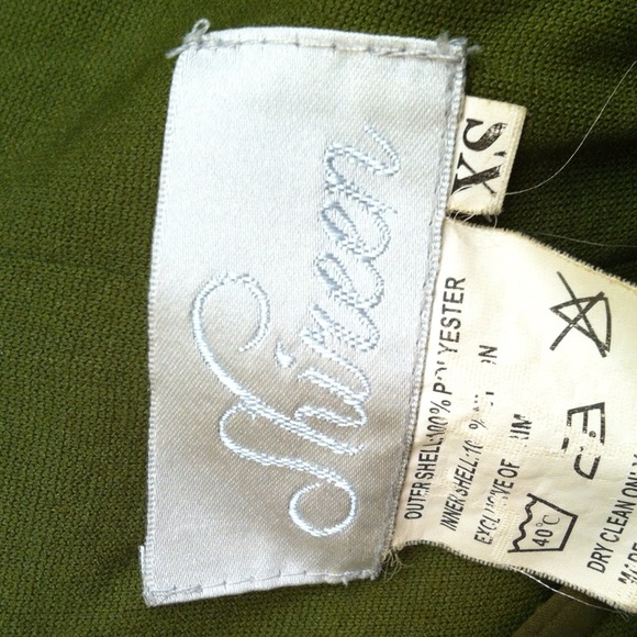 Beautiful forest green dress with a touch of lace - Picture 3 of 3