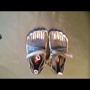 Girls Fila toe tennis shoes