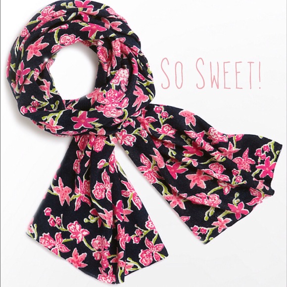 ❌SOLD❌ NWT Lilly Scarf in Pretty Social