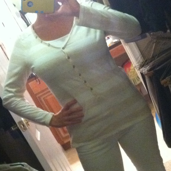 SOLD IN BUNDLE****Soft cotton top. Lightweight.