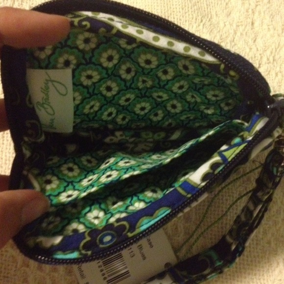 SOLD Vera Bradley Tech Case in Rhythm and Blues - Picture 3 of 3