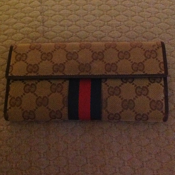 RESERVED ***Signature Gucci Wallet 💯Authentic