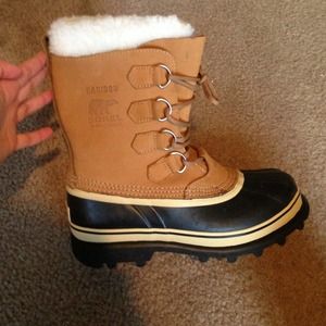 Sorrel snow boots.