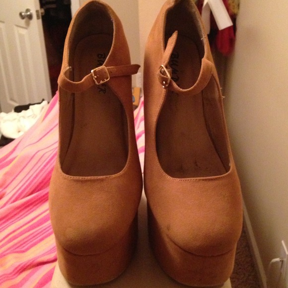 🚫SOLD🚫Caramel Heel-Less Shoe