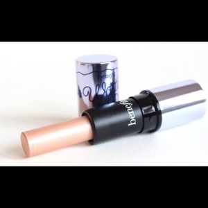 BENEFIT WATT'S UP! Luminous champagne Highlighter