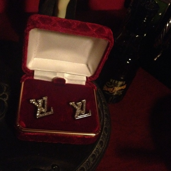 🎉REDUCE FRIM $29🎉LV EARRINGS