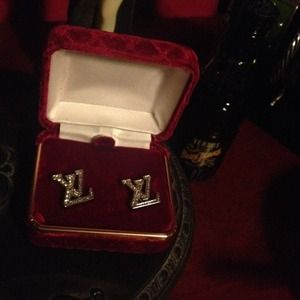 🎉REDUCE FRIM $29🎉LV EARRINGS