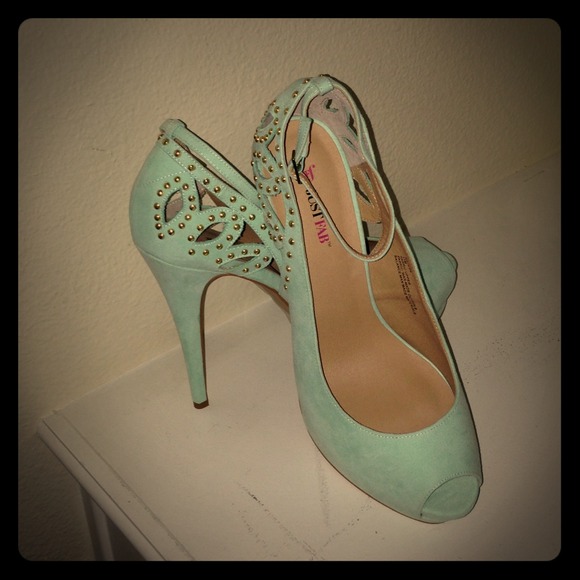 Brand new "JustFab" shoes - Picture 1 of 4