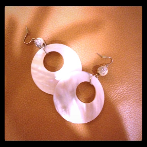 💫💫White shell earrings💫💫