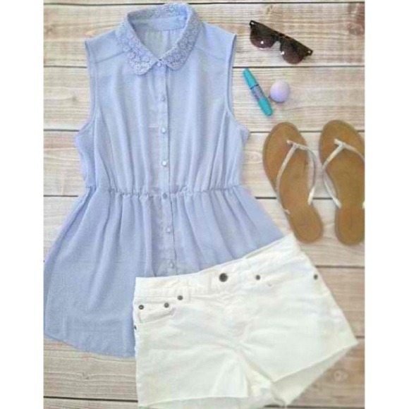 🚫SOLD🚫Periwinkle Daisy button down top
