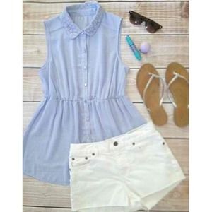 🚫SOLD🚫Periwinkle Daisy button down top