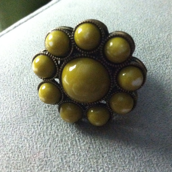 📦SOLD***509. Olive Flower Ring