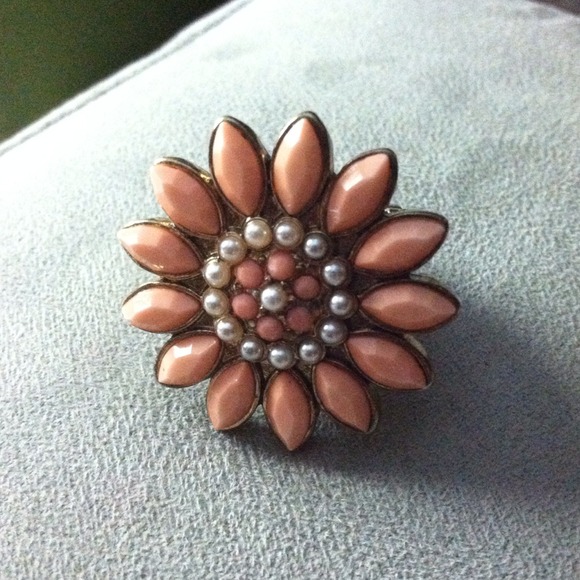 📦SOLD***510. Peach and Pearl Flower Ring