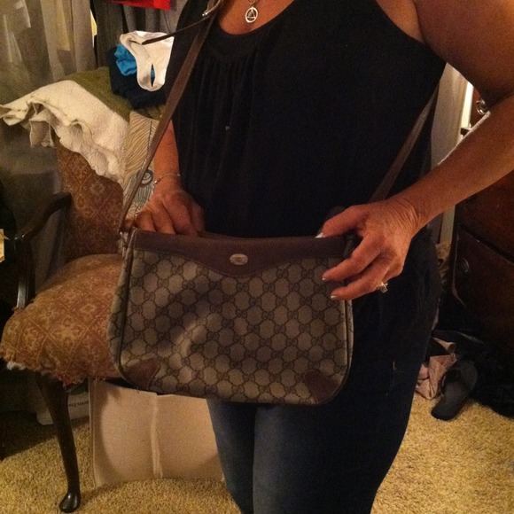 An authentic Gucci accessory shoulder bag!