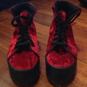 JEFFREY CAMPBELL HOMG high tops! Red velvet