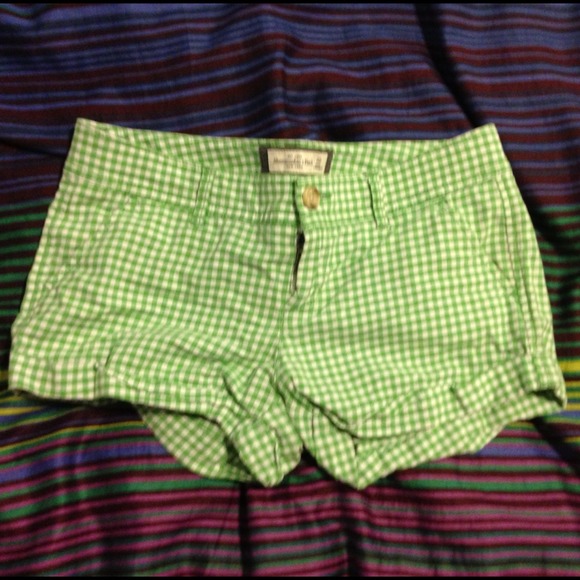 Checkered Abercrombie shorts!