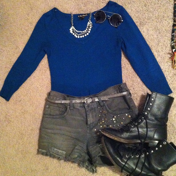 ❌SOLD❌Royal blue, fitted, light weight sweater