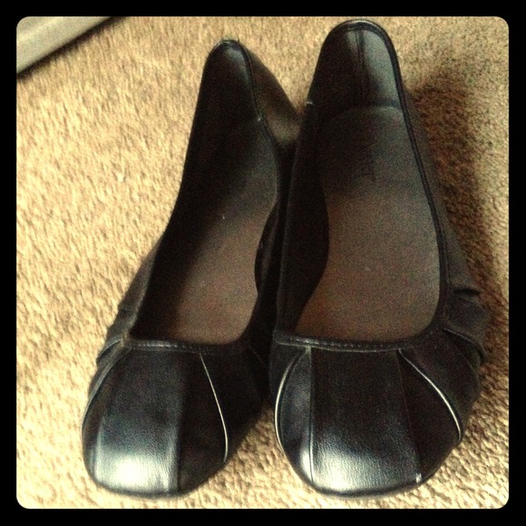 ❌HOLD❌ Black flats