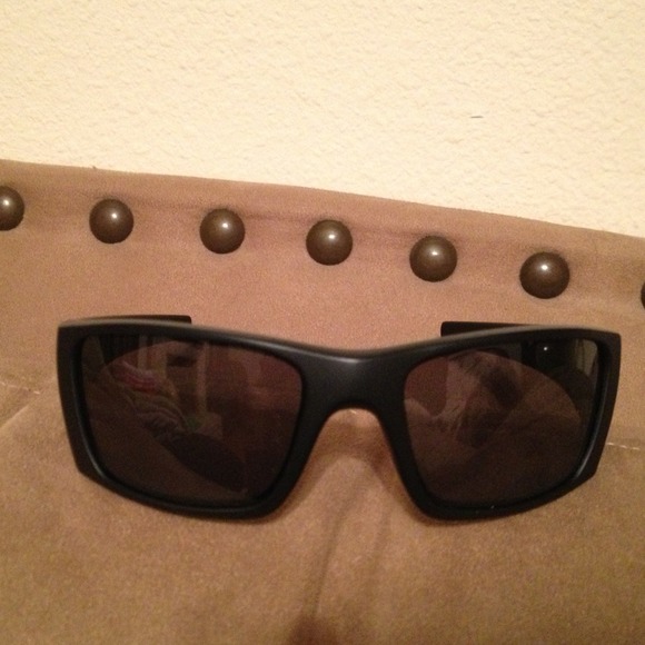 🌟🌟SOLD🌟🌟Oakley Fuel Cell Polarized Sunglasses