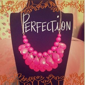 🎀Stunning teardrop necklace with earrings🎀